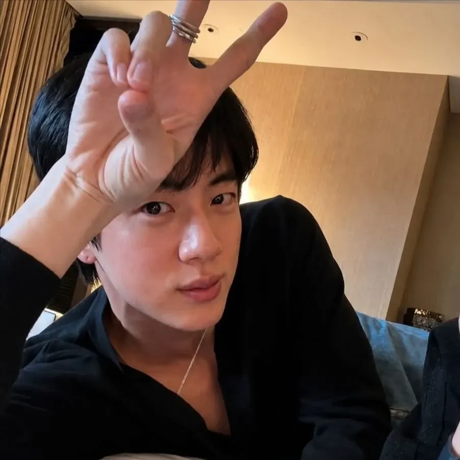 Foto terbaru Jin (BTS)