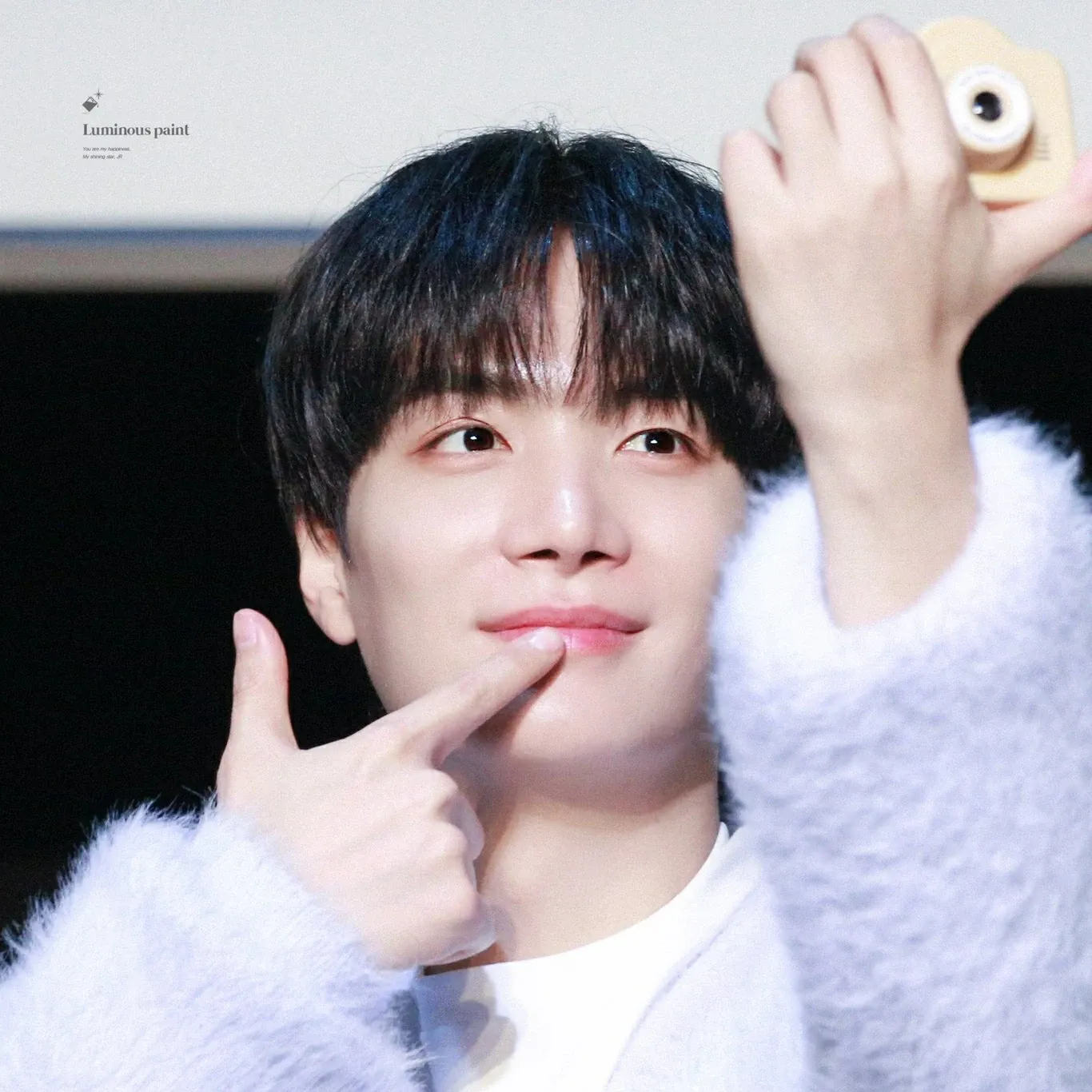 Behind-the-scenes cut of Kim Jonghyeon