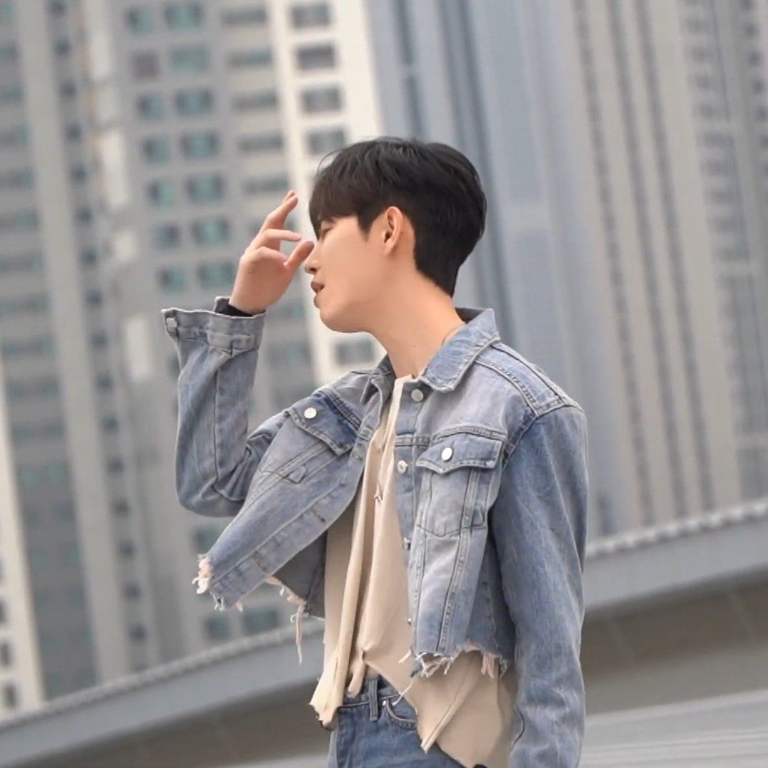 Behind-the-scenes cut of Kim Jaehwan