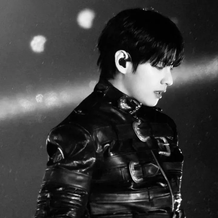 A moment captured by V (BTS)'s fan