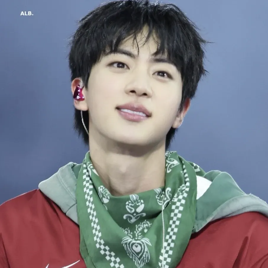 Momen yang diabadikan oleh penggemar Jin (BTS)
