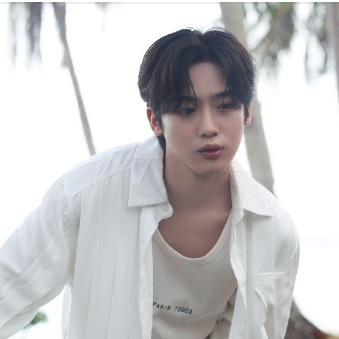 Latest photo of Kim Yohan (WEi)