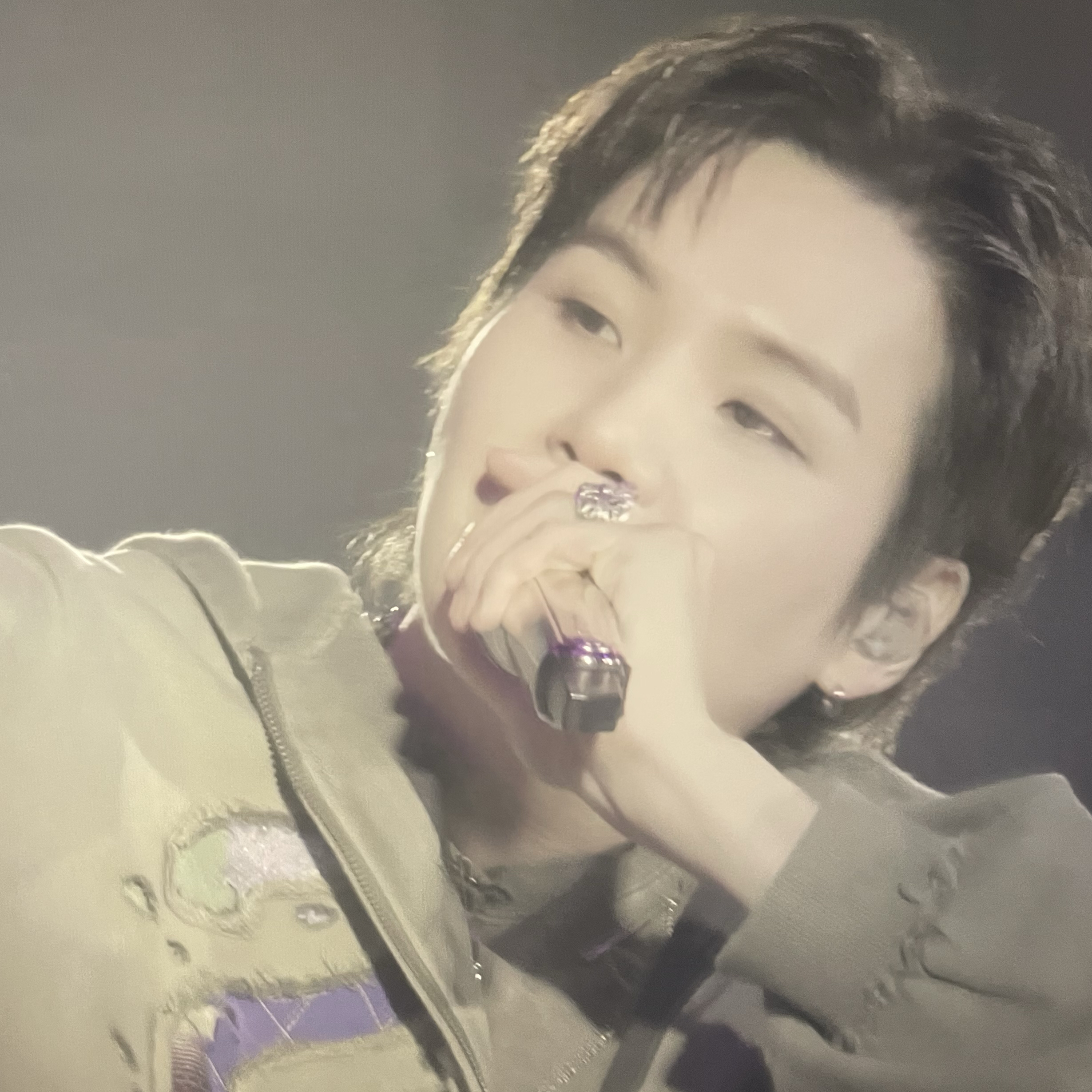 SUGA (防弹少年团)的最新照片