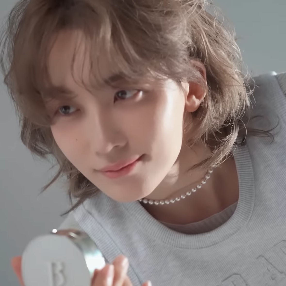 A moment captured by Jeonghan (SEVENTEEN)'s fan