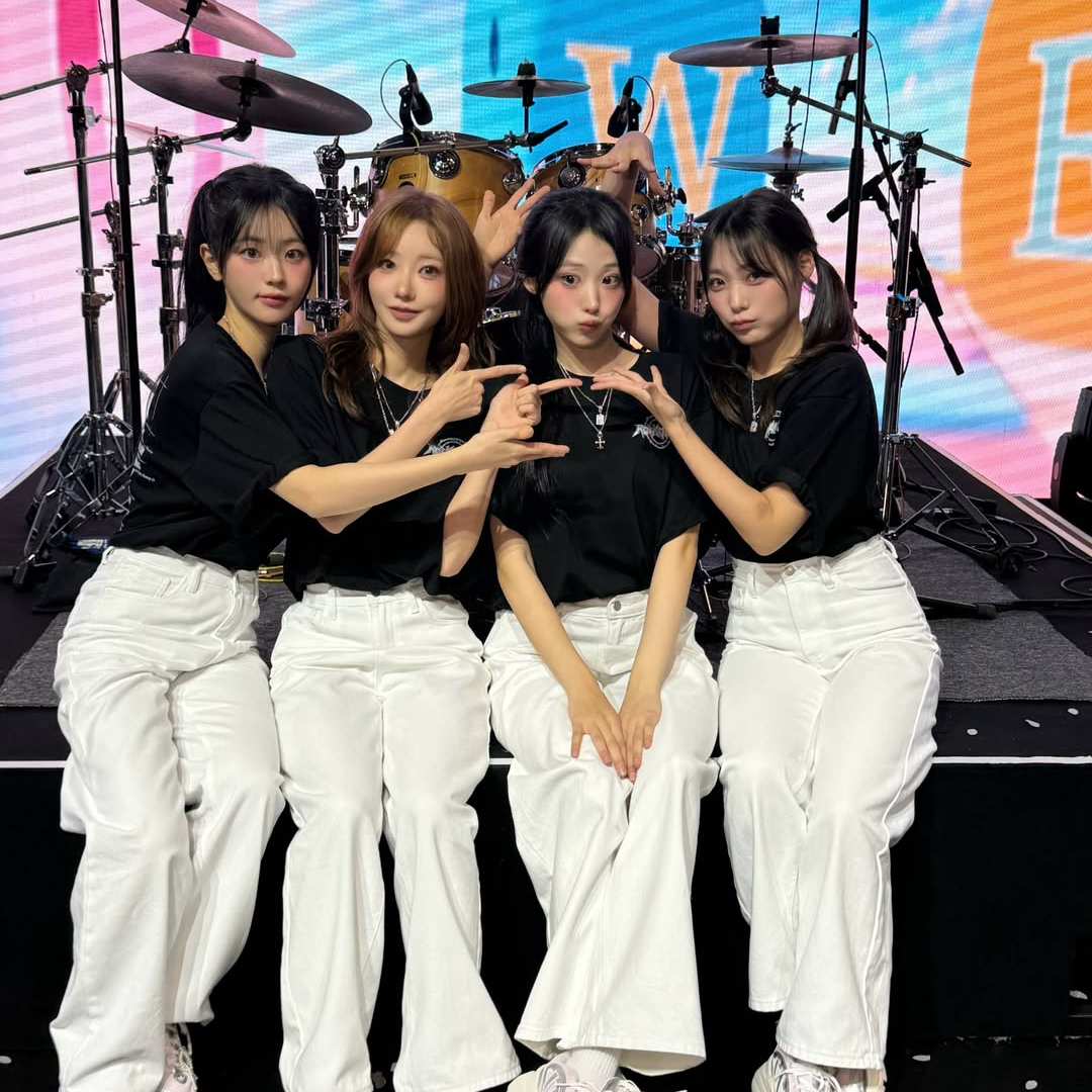 A moment captured by QWER's fan