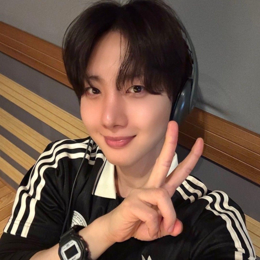 Recent activity shot of Hui (PENTAGON)