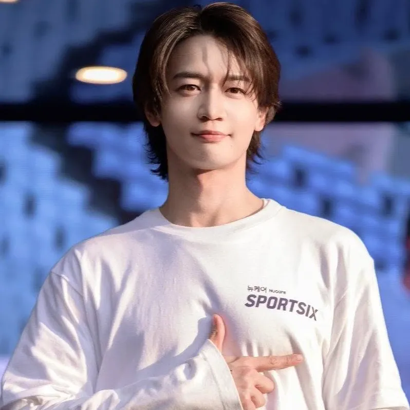 Behind-the-scenes cut of Minho (SHINee)