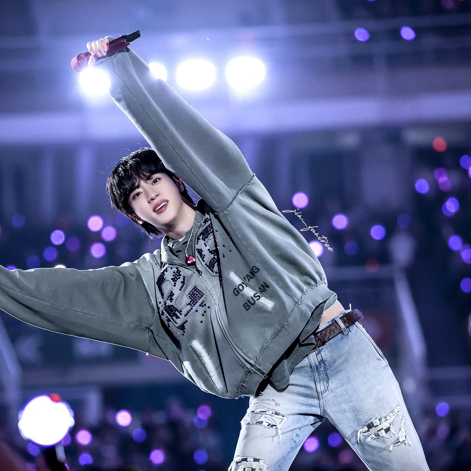 Foto aktivitas terbaru Jin (BTS)