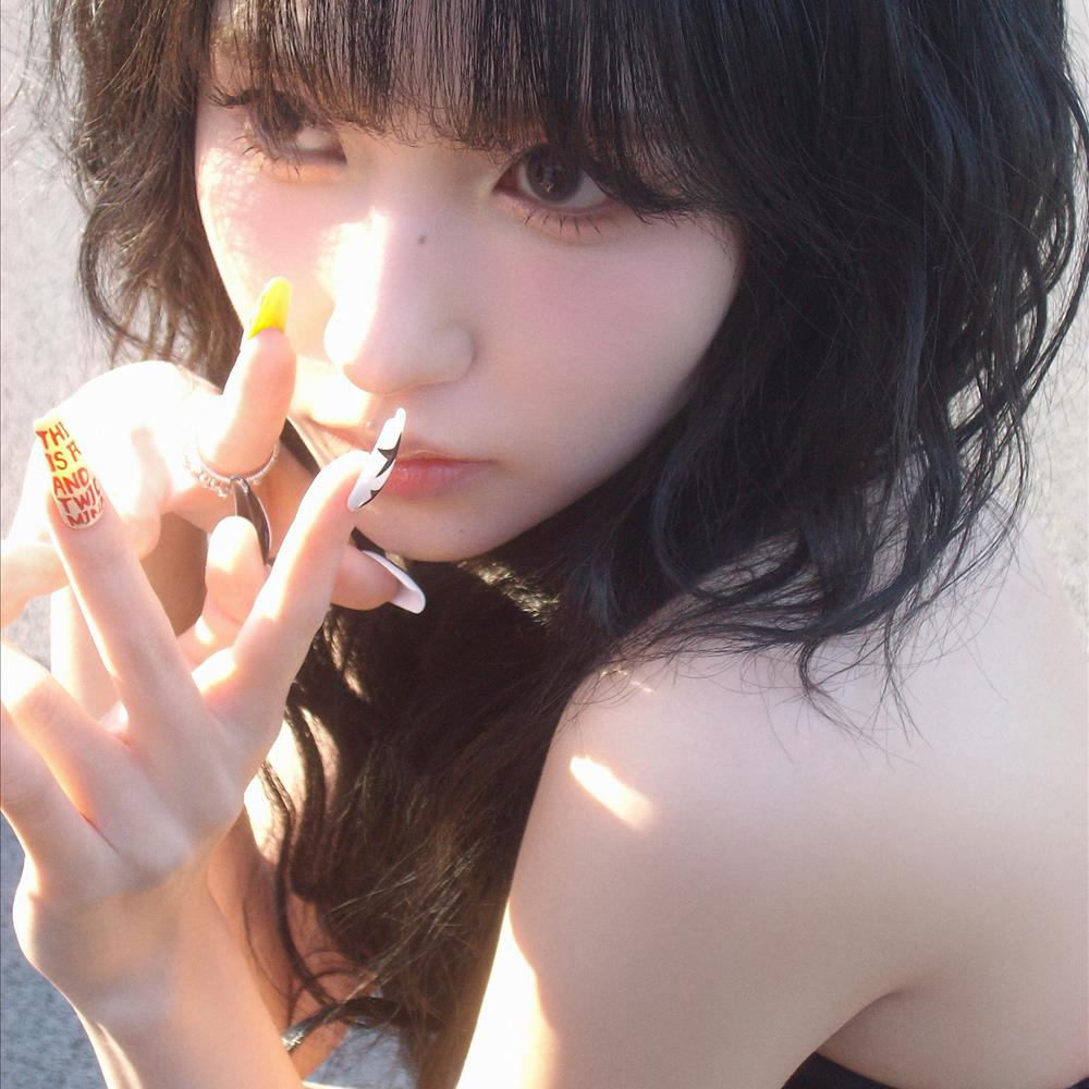 Behind-the-scenes cut of Mina (TWICE)