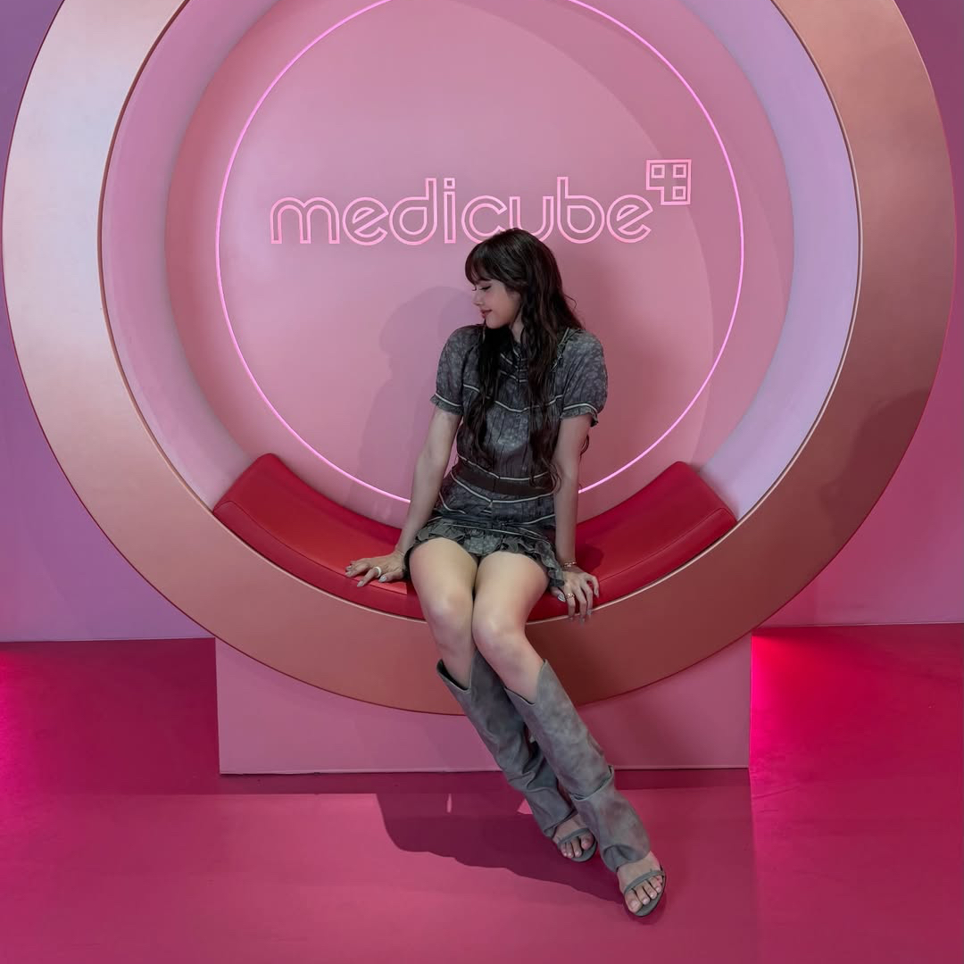 Foto terbaru Lisa (BLACKPINK)