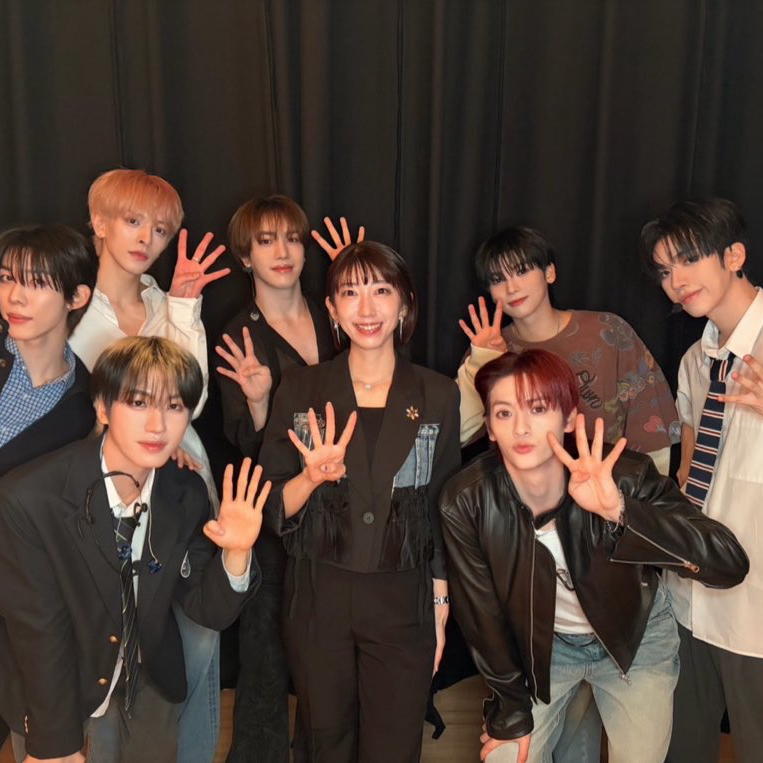 Behind-the-scenes cut of n.SSign