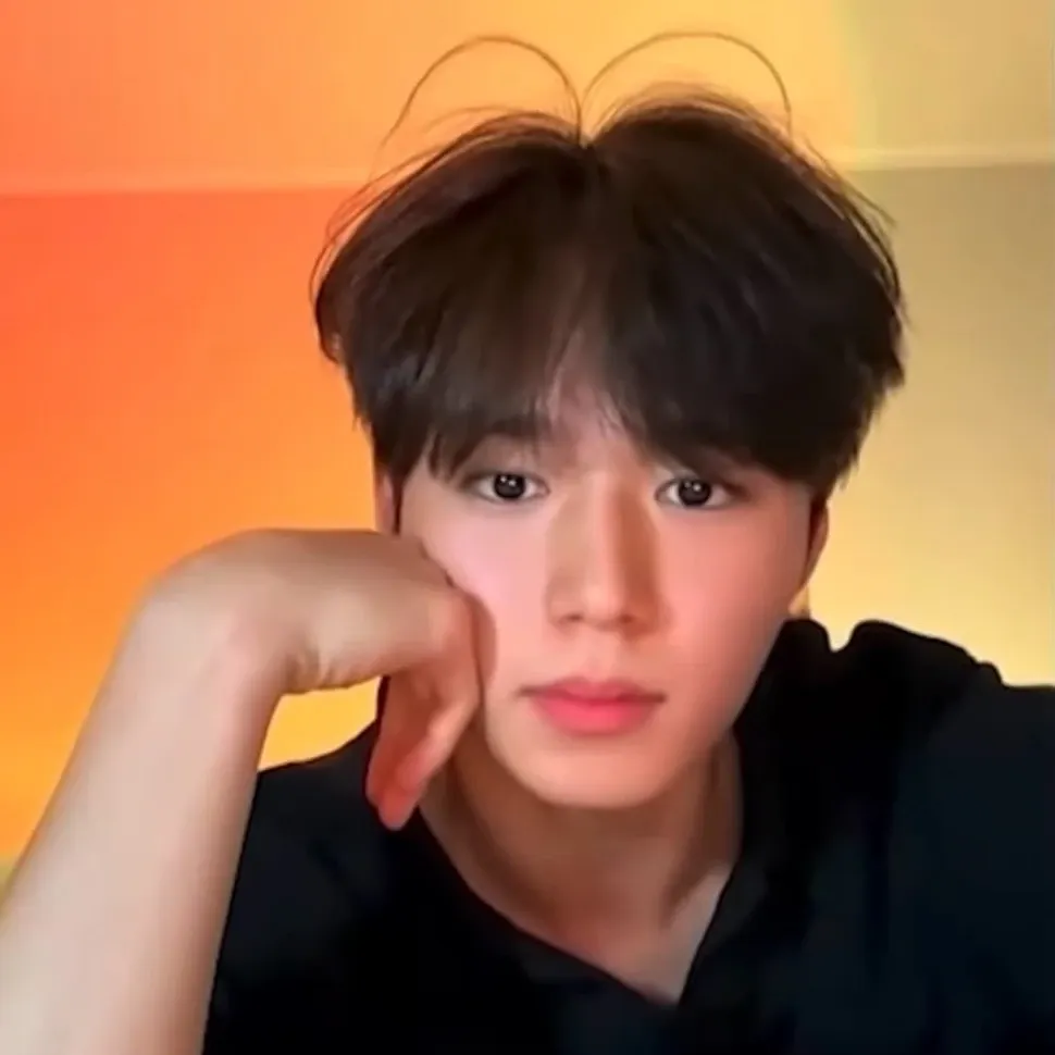 Behind-the-scenes cut of Kim Junseo (ALPHA DRIVE ONE)