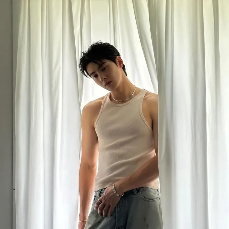 Latest photo of Eunwoo (ASTRO)