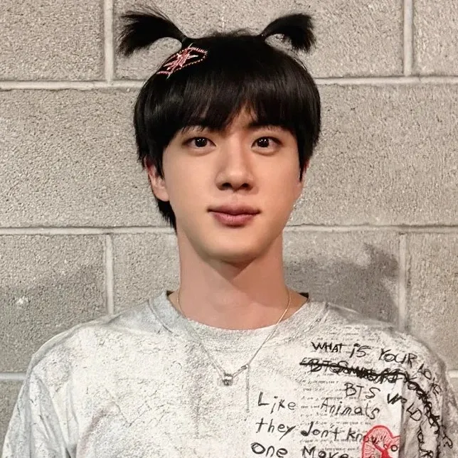 Foto aktivitas terbaru Jin (BTS)