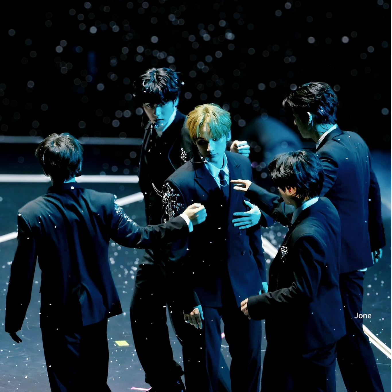 Momen yang diabadikan oleh penggemar TOMORROW X TOGETHER