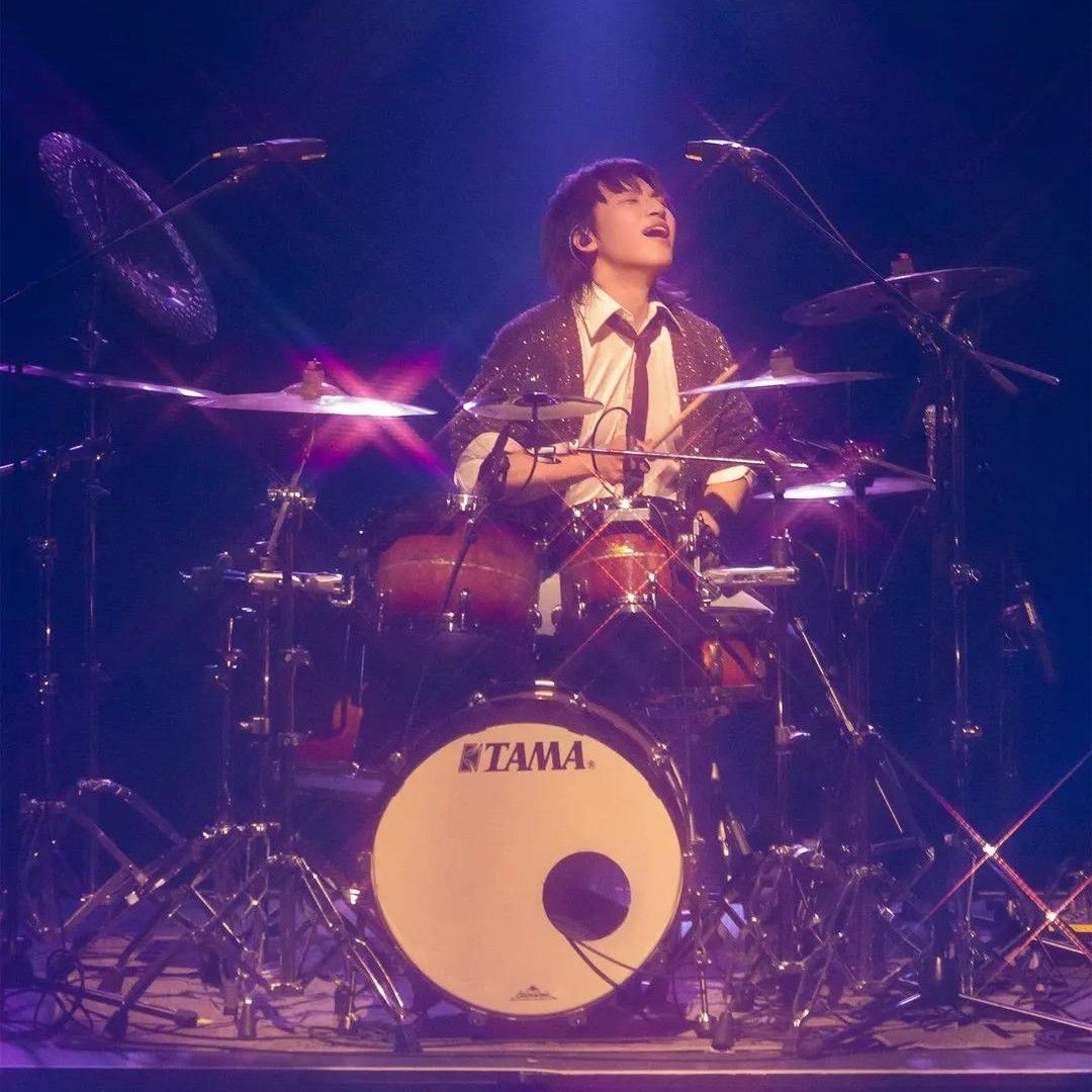 大声 (BIGBANG)的最新照片