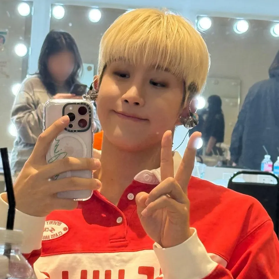 Behind-the-scenes cut of Jinjin (ASTRO)