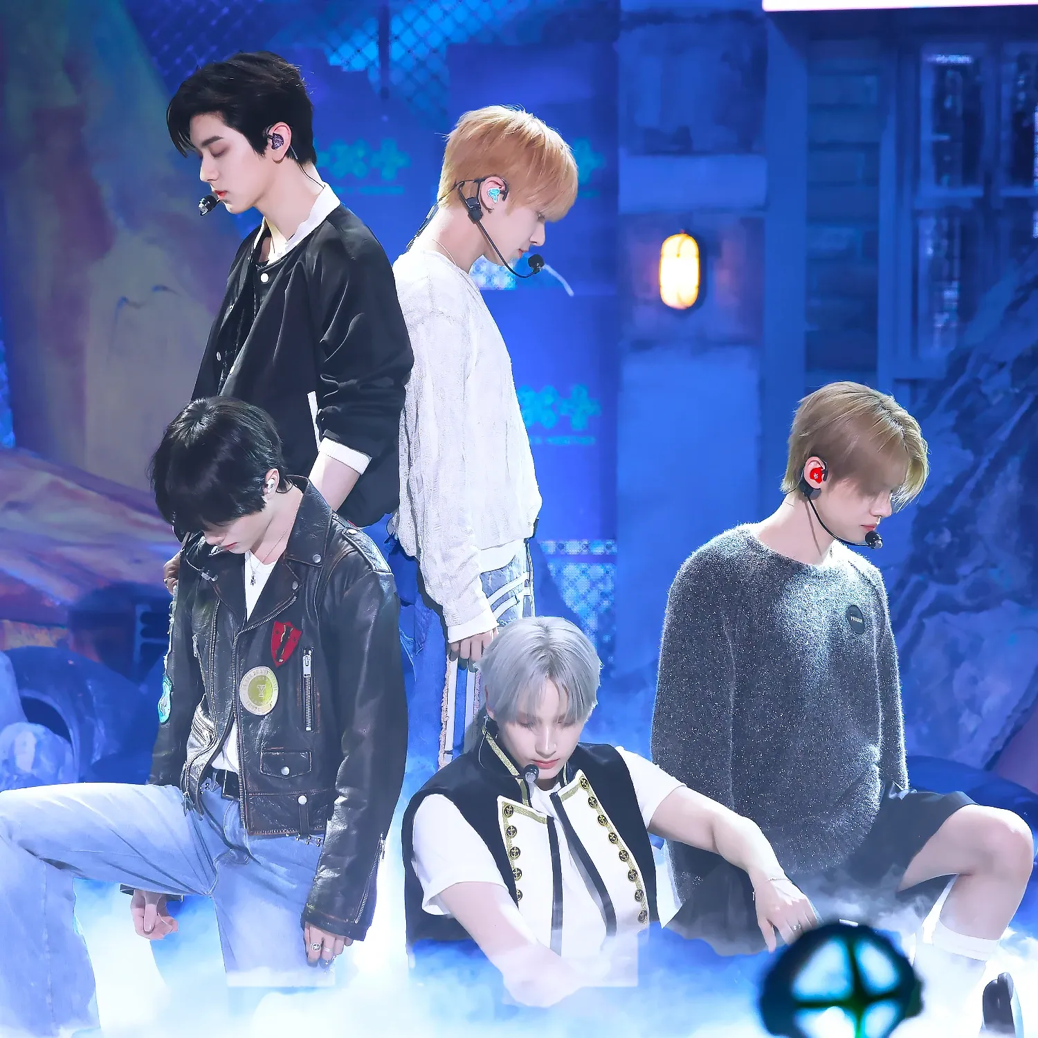 Foto aktivitas terbaru TOMORROW X TOGETHER