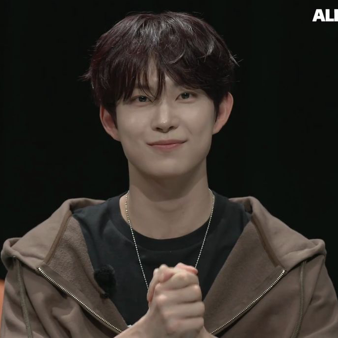 Foto aktivitas terbaru Kim Geonwoo (ALPHA DRIVE ONE)