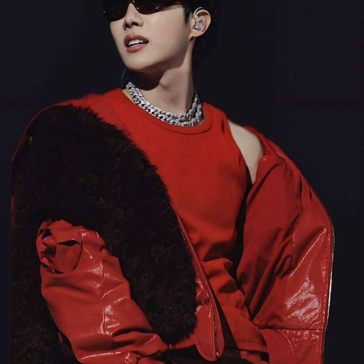 제이홉 (방탄소년단)의 최신 사진