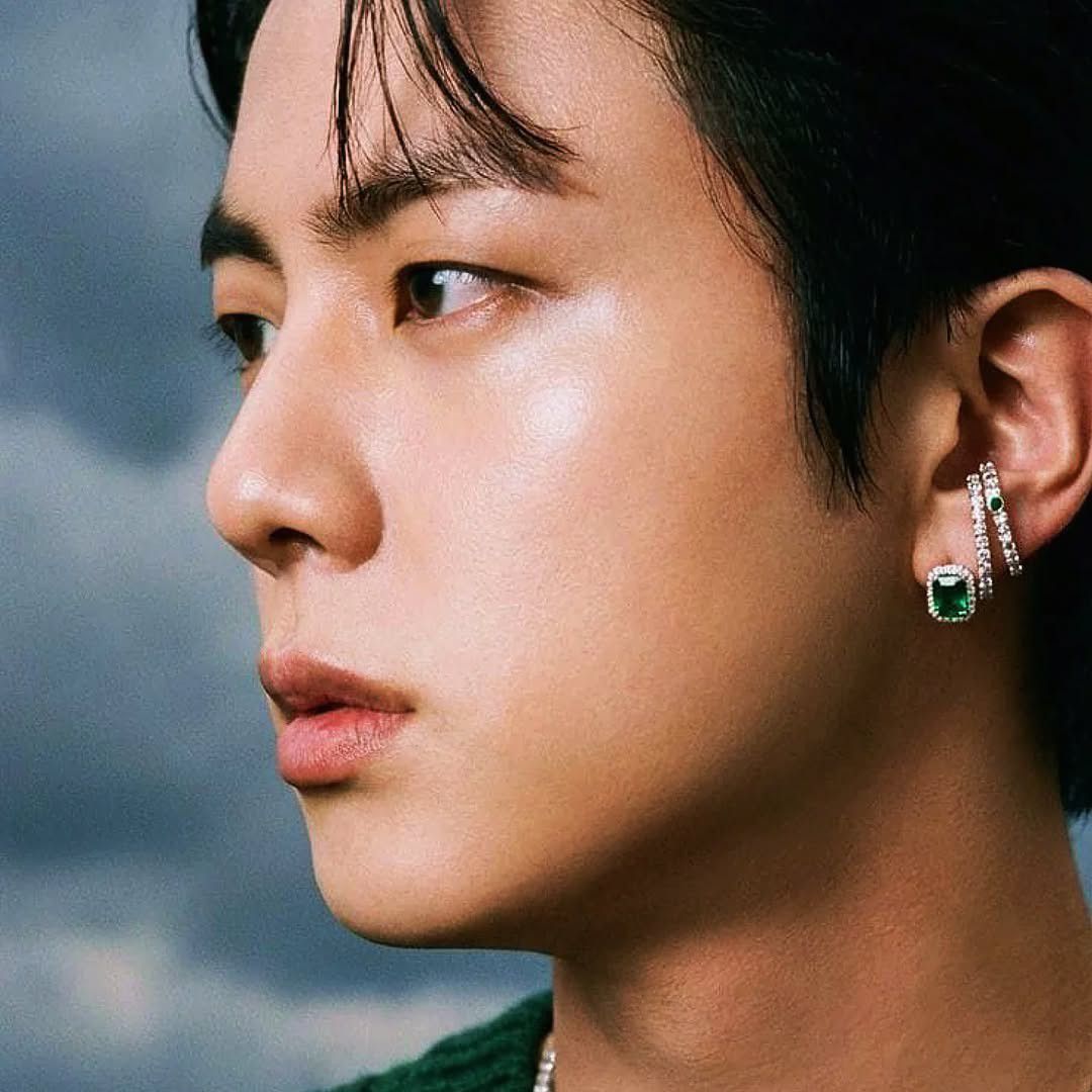 Foto aktivitas terbaru Jin (BTS)