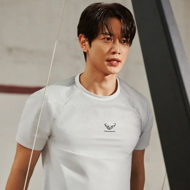 Behind-the-scenes cut of Minho (SHINee)