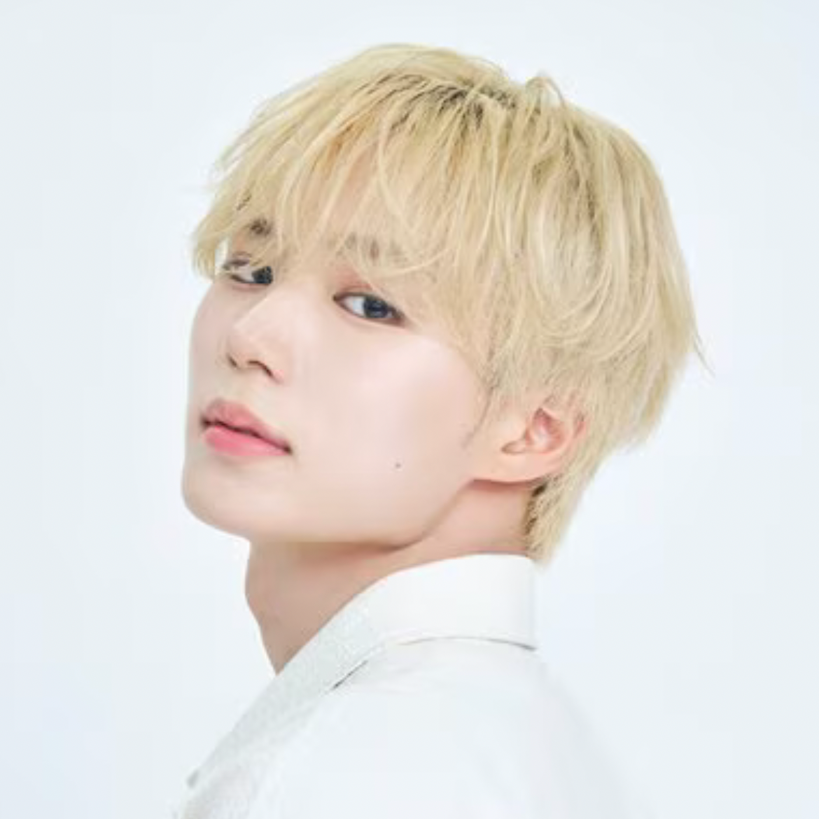 Behind-the-scenes cut of Kim Junseo (ALPHA DRIVE ONE)
