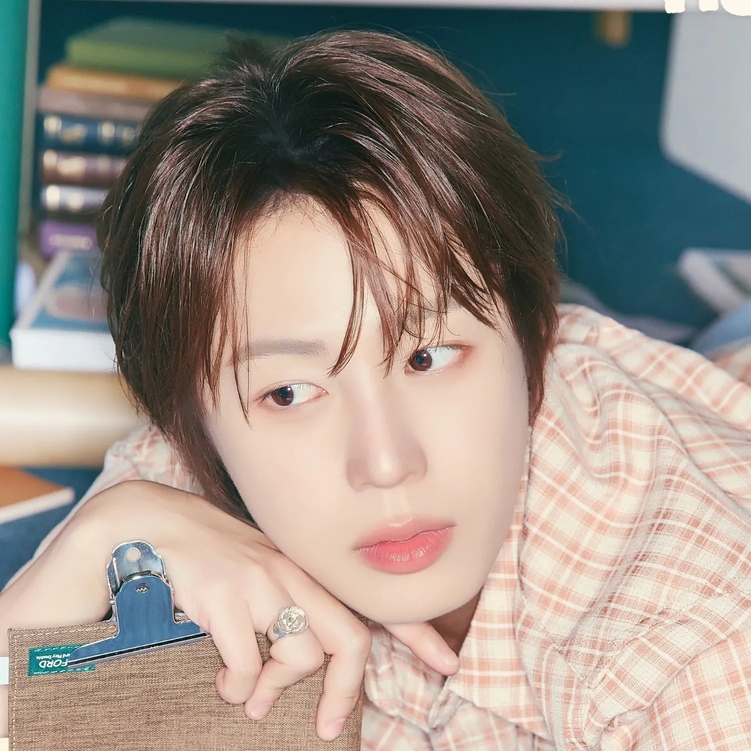 Behind-the-scenes cut of Ha Sungwoon