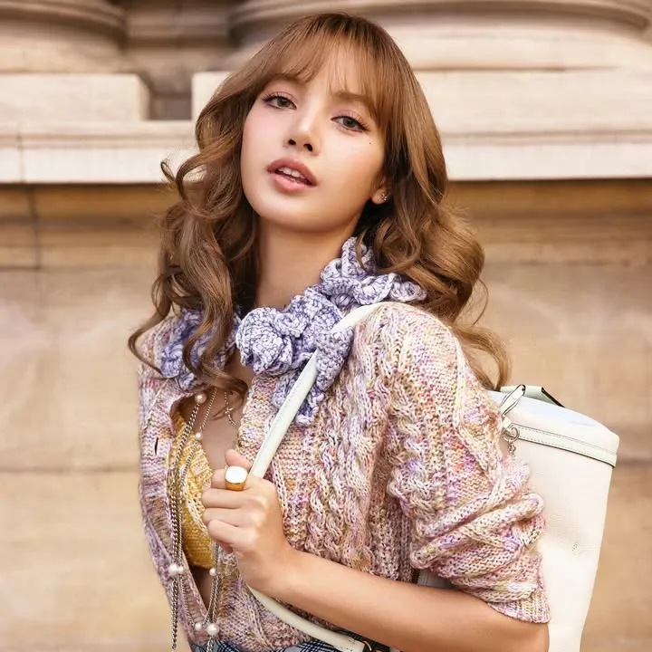 Momen yang diabadikan oleh penggemar Lisa (BLACKPINK)