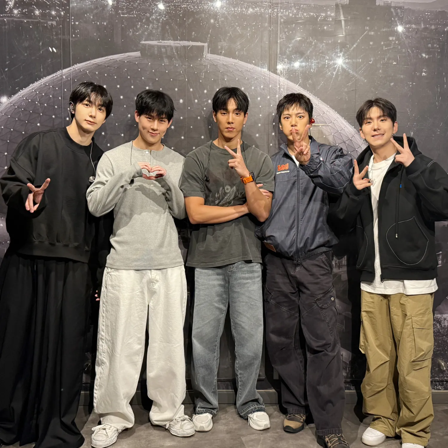 Momen yang diabadikan oleh penggemar MONSTA X