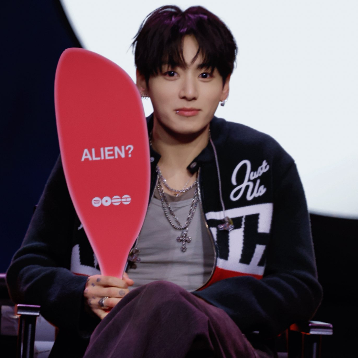 Foto aktivitas terbaru Jungkook (BTS)