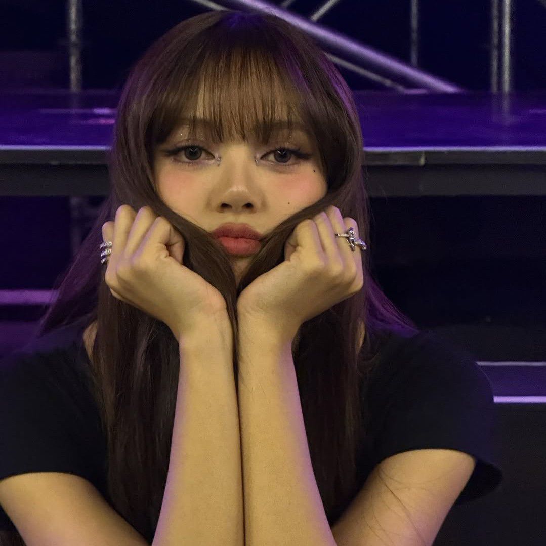 A moment captured by Lisa (BLACKPINK)'s fan