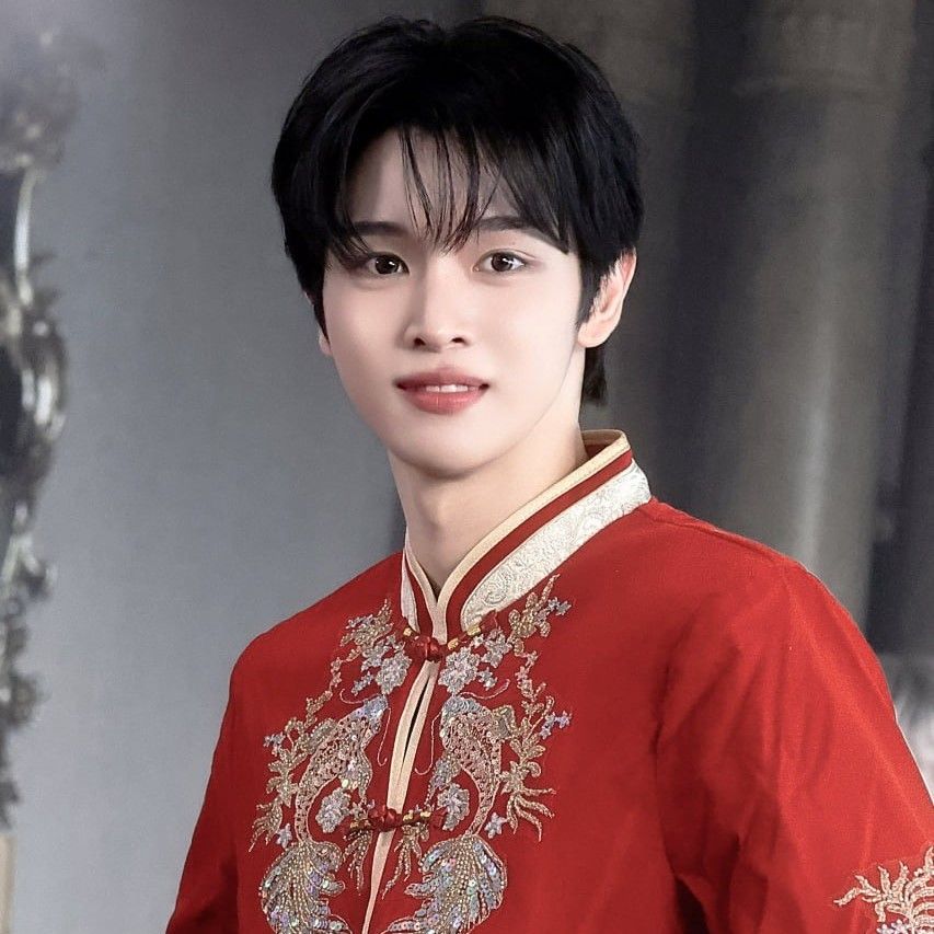 Latest photo of Sungchan (RIIZE)