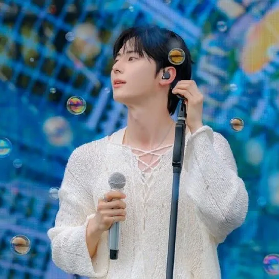 Foto aktivitas terbaru Hwang Minhyun