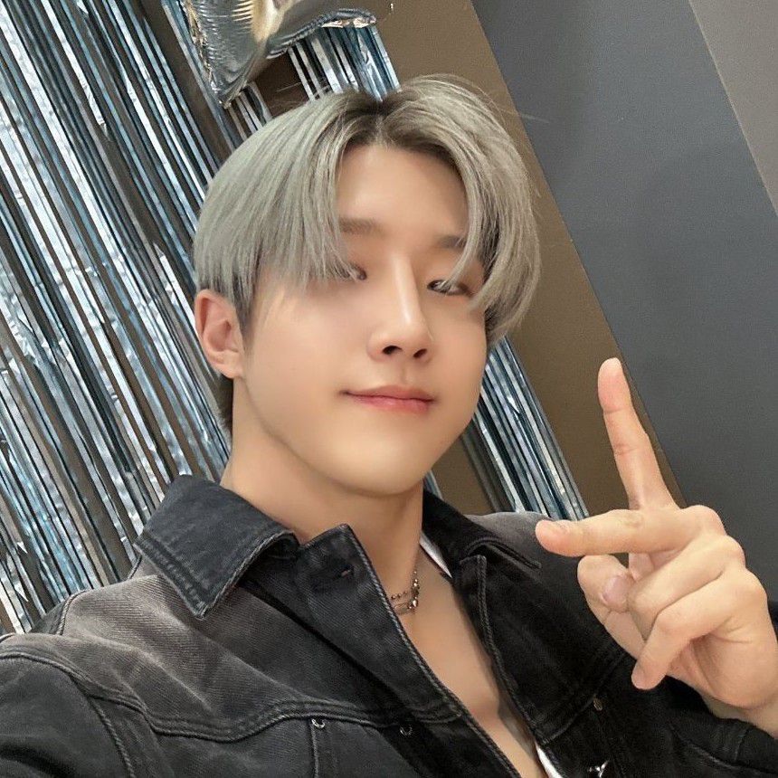 Latest photo of Jinjin (ASTRO)