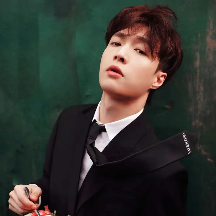 Latest photo of Lay (EXO)
