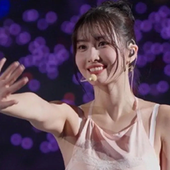 Potret di balik layar Momo (TWICE)