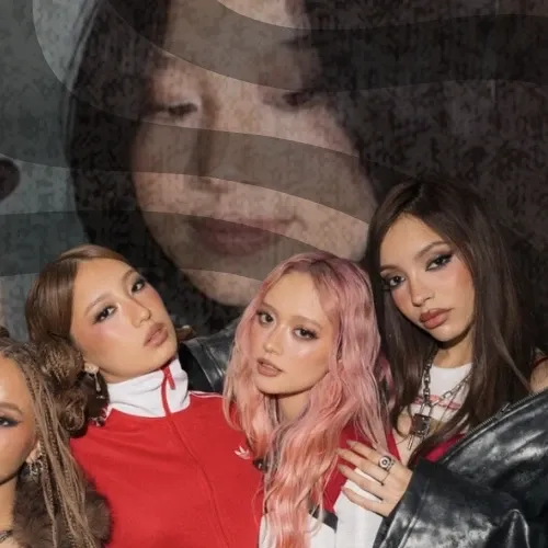 A moment captured by GIRLSET's fan