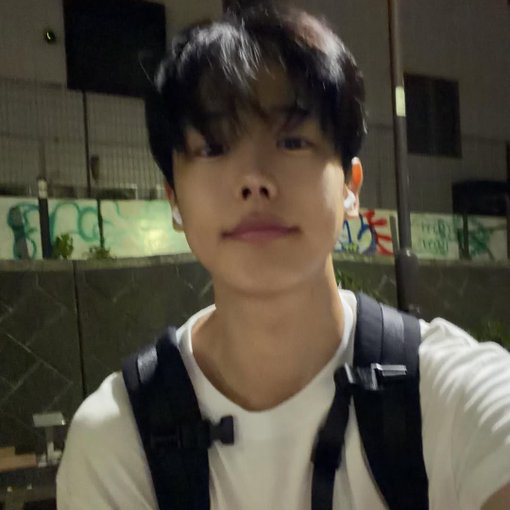 A moment captured by Choi Byungchan's fan