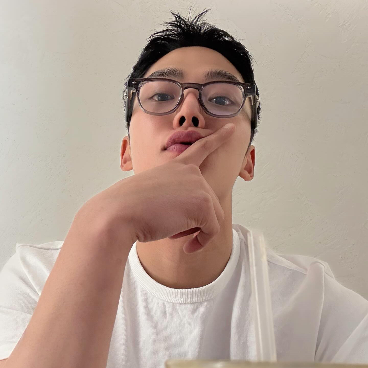 Behind-the-scenes cut of Rowoon