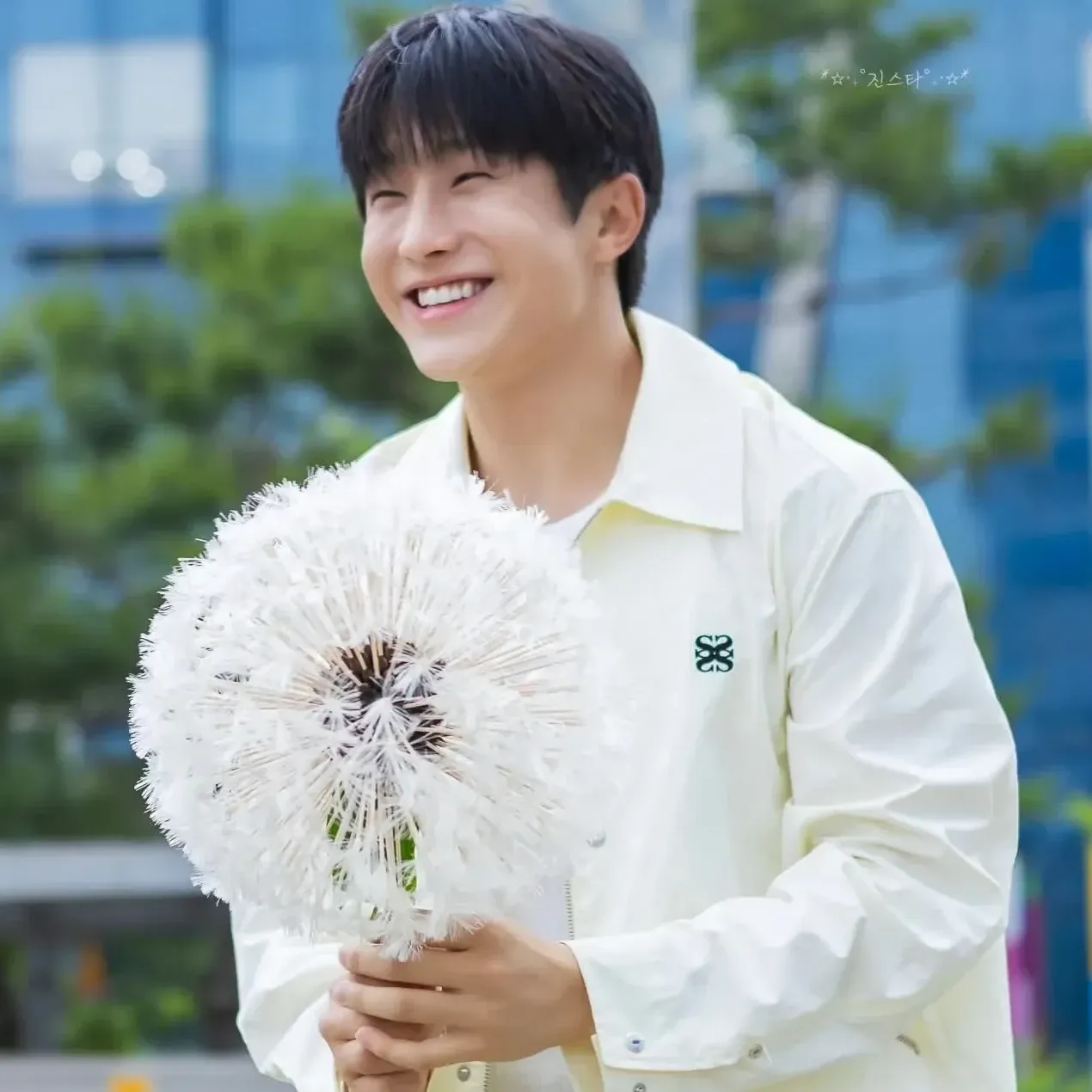 A moment captured by Jinjin (ASTRO)'s fan
