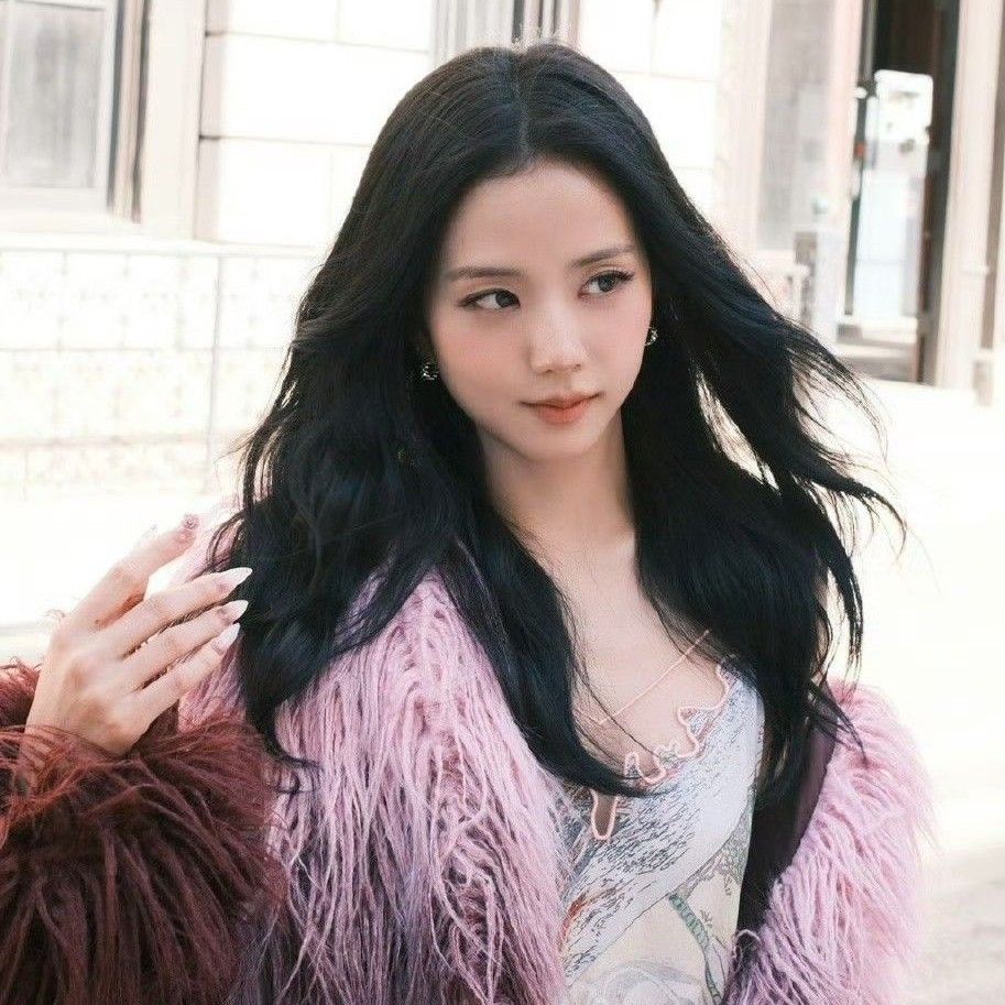 Latest photo of Jisoo (BLACKPINK)