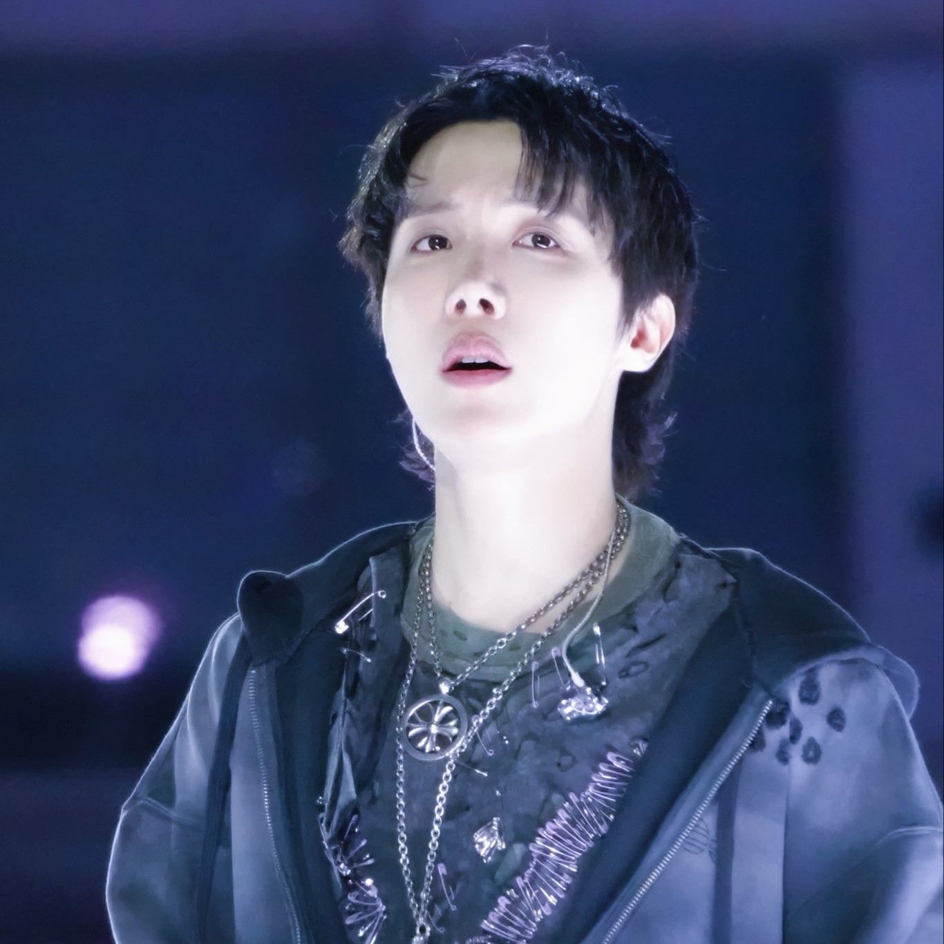 제이홉 (방탄소년단)의 최신 사진