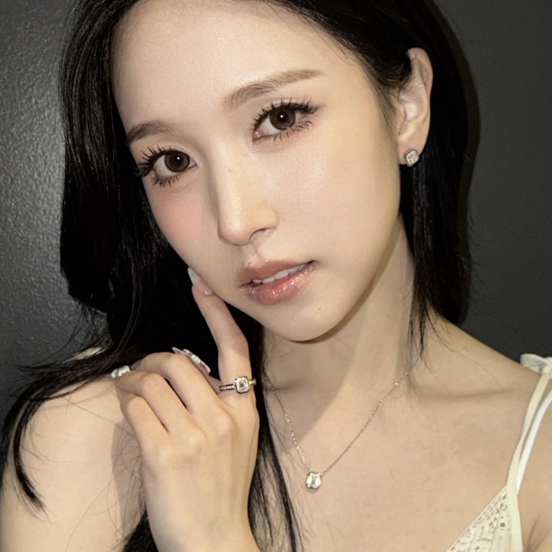 Momen yang diabadikan oleh penggemar Mina (TWICE)