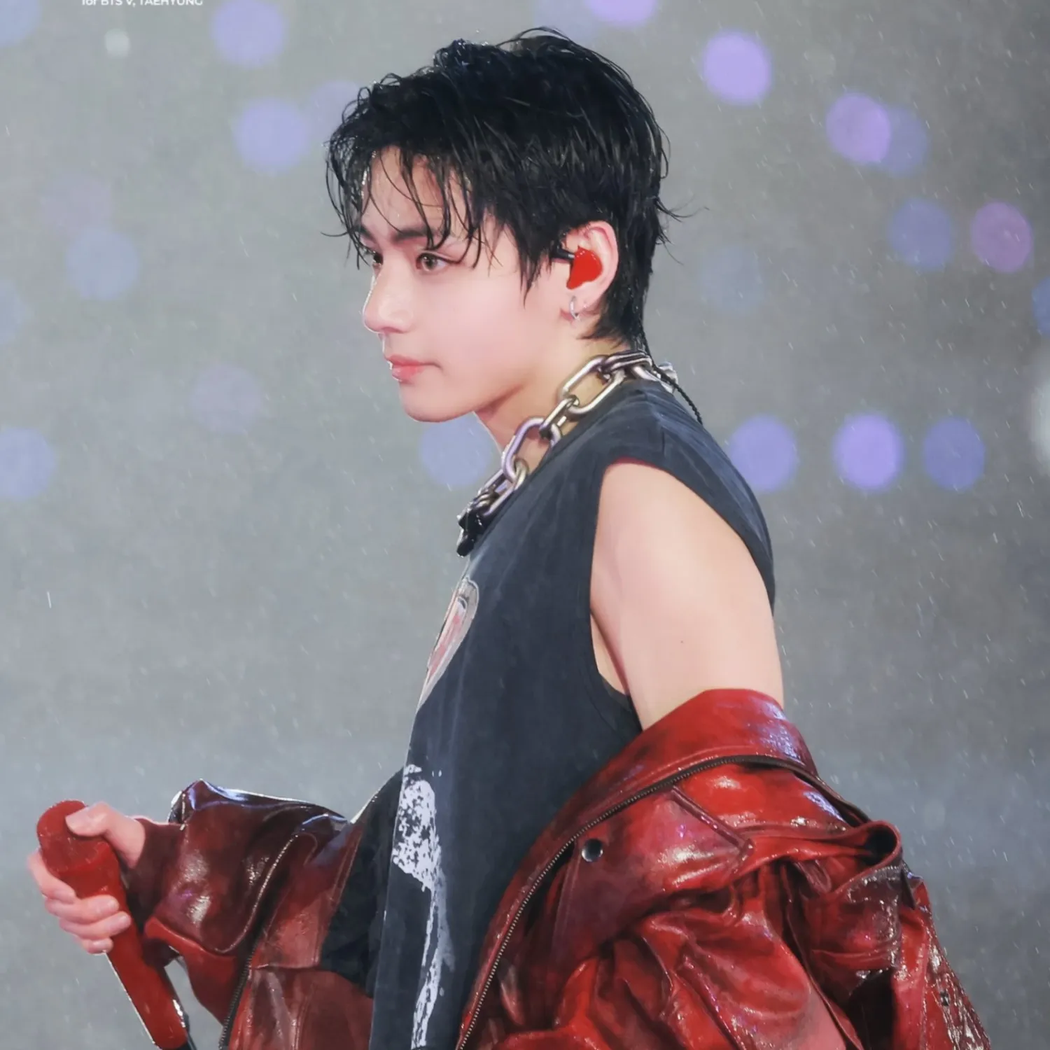 뷔 (방탄소년단)의 최신 사진