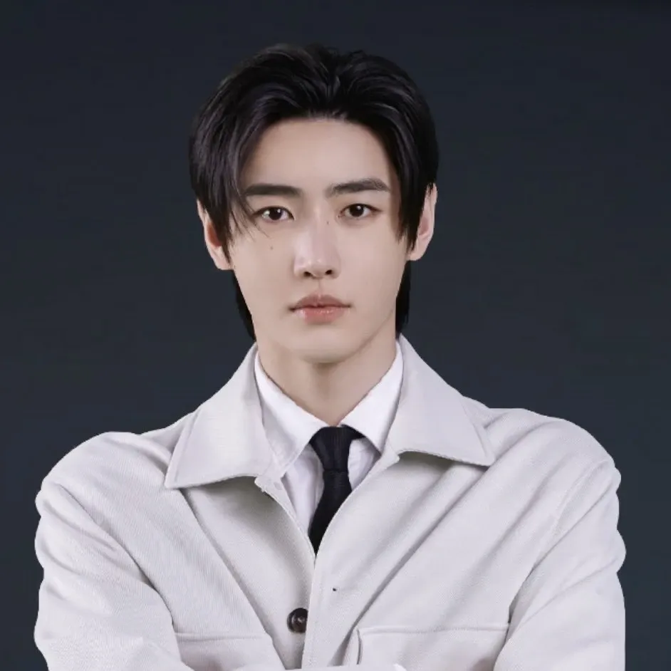 Foto terbaru Sunghoon (ENHYPEN)