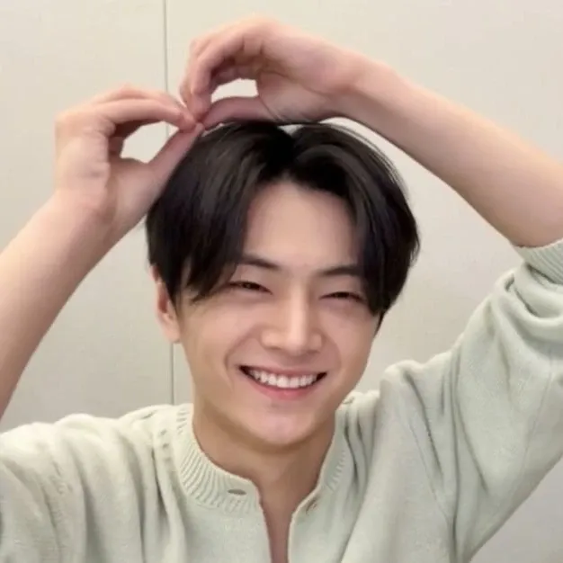 제이 (ENHYPEN)의 비하인드 컷