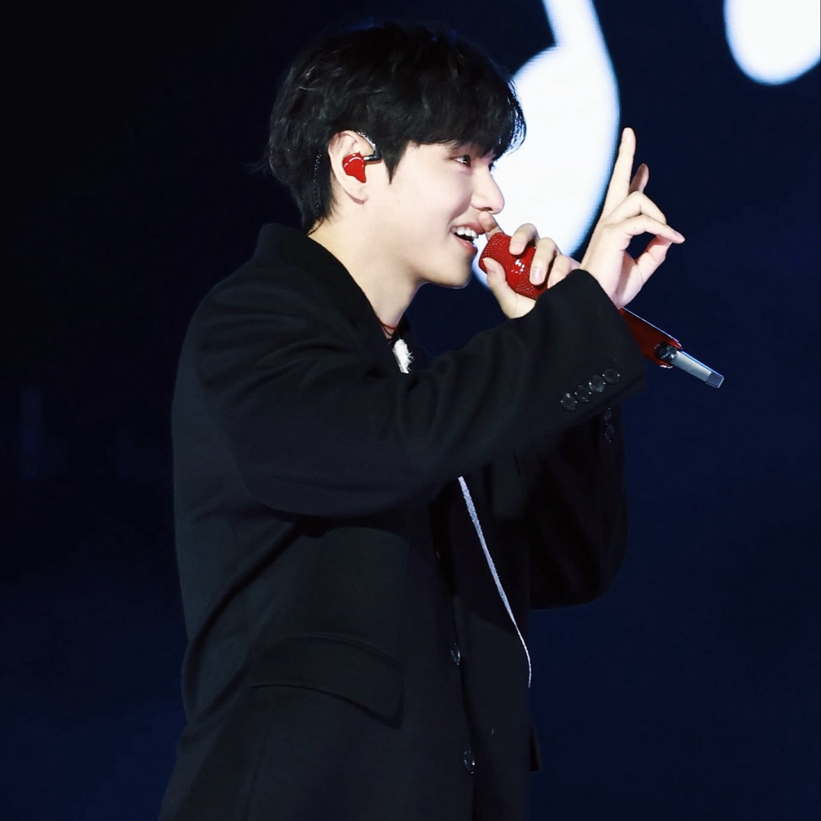 뷔 (방탄소년단)의 비하인드 컷