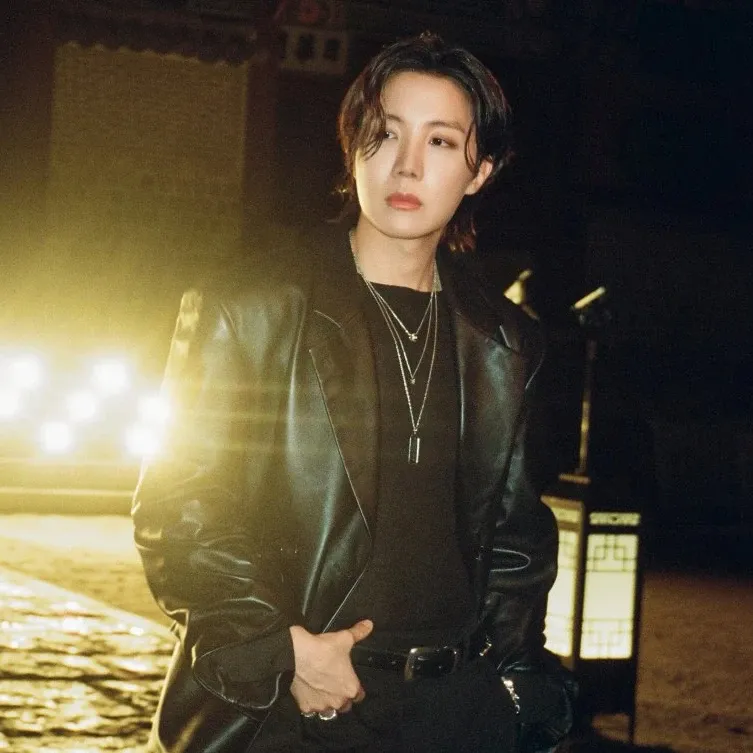 Foto terbaru j-hope (BTS)