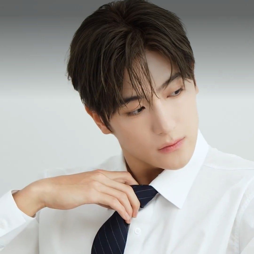 현재 (더보이즈) 최근 활동샷